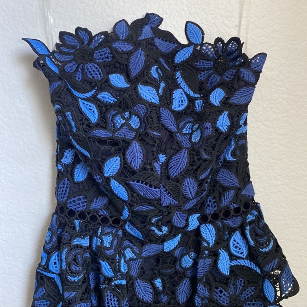 Elliatt Blue Floral Lace Midi Dress - Picture 4 of 8